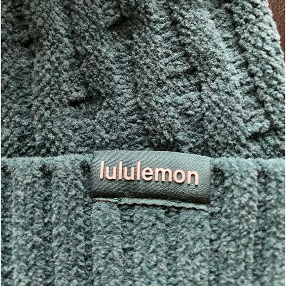 NWT Lululemon Women’s Cable Knit Pom Beanie Forest Green - Picture 11 of 11